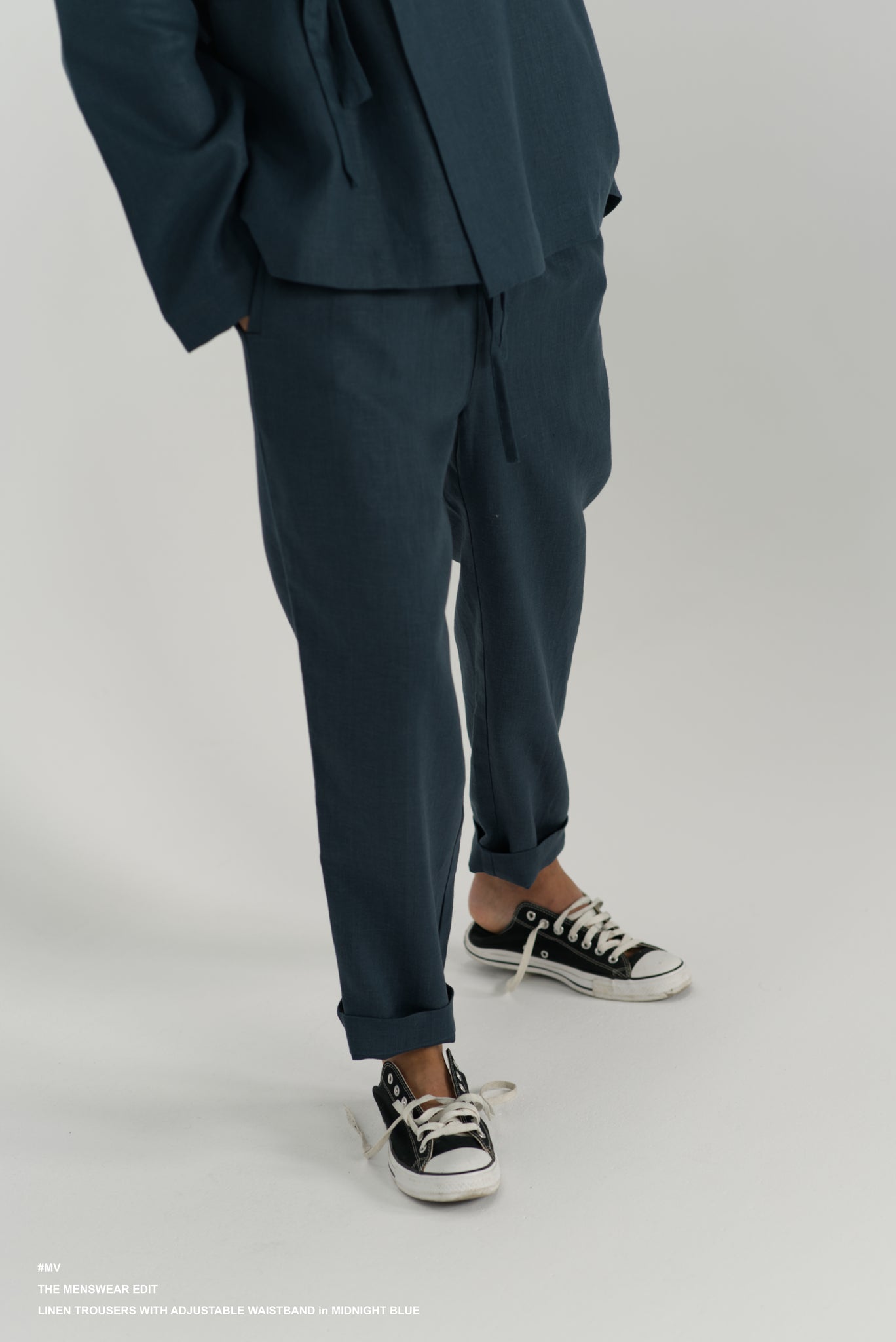 LINEN TROUSERS WITH ADJUSTABLE WAISTBAND in MIDNIGHT BLUE